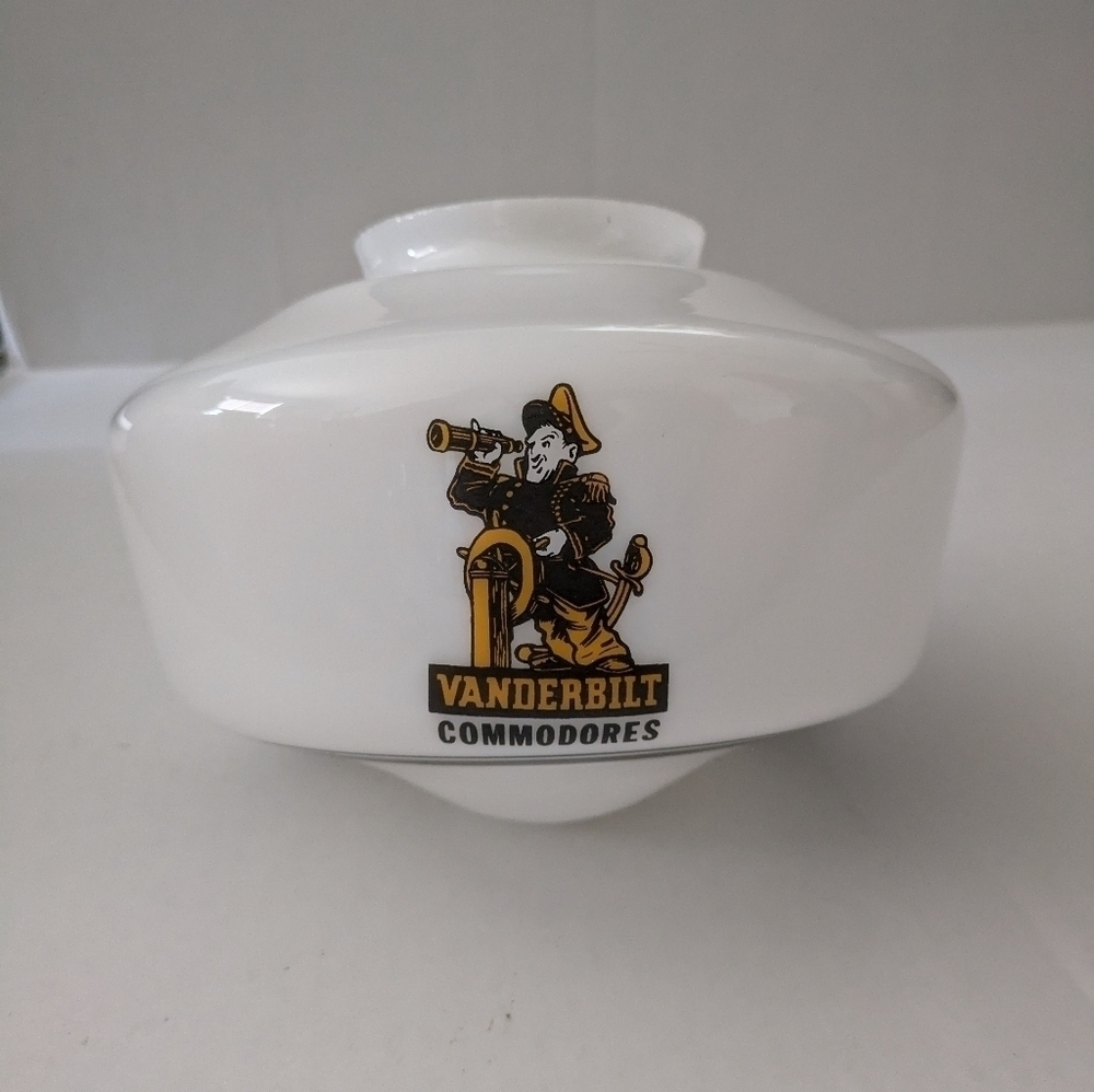 Vintage/Retro Vanderbilt University Commodores globe light fixture.
